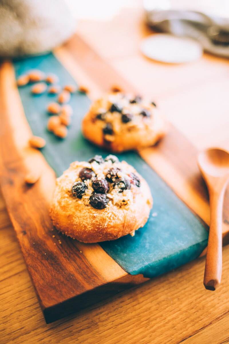 Blueberry Crumble Bun